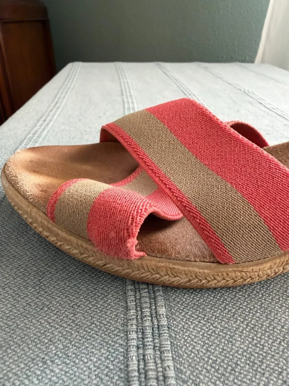 CHARLESTON SHOE CO Pink and beige wedged, strappy sandals